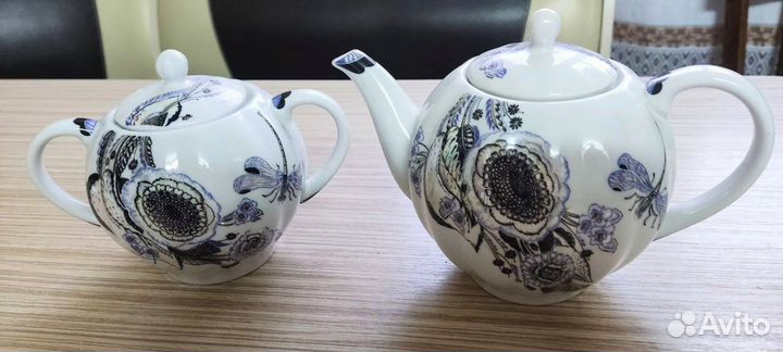 Чайник заварочный и сахарница