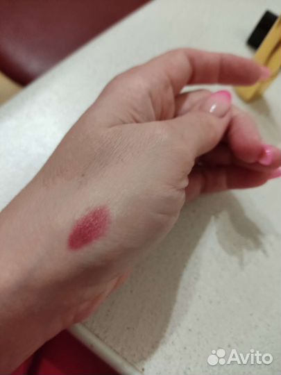 Помада Chanel allure velvet 47