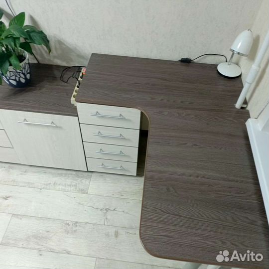 Стол угловой, тумба