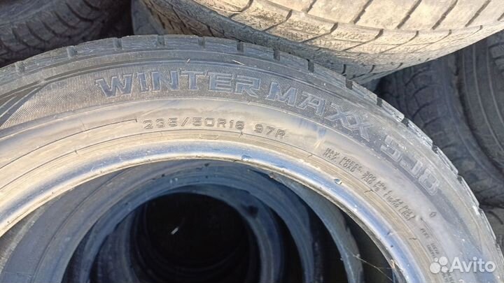 Dunlop Winter Maxx SJ8 235/50 R18