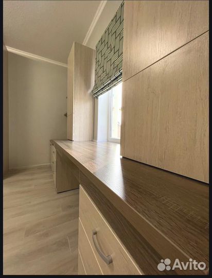 Детская учебная зона у окна от производителя