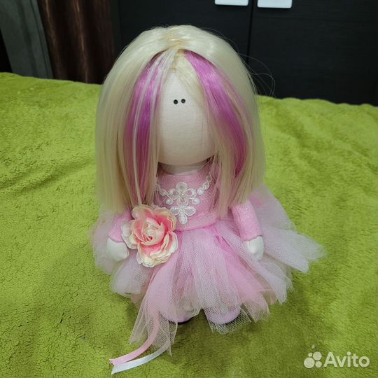 Кукла ручной работы. И на подставке