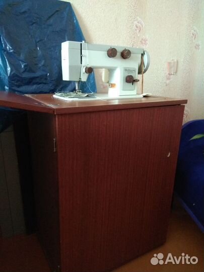 Швейная машинка ножная Чайка 143