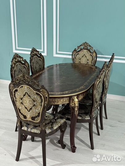 Стол и стулья