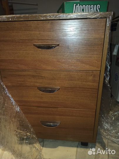 Продаю офисную мебель