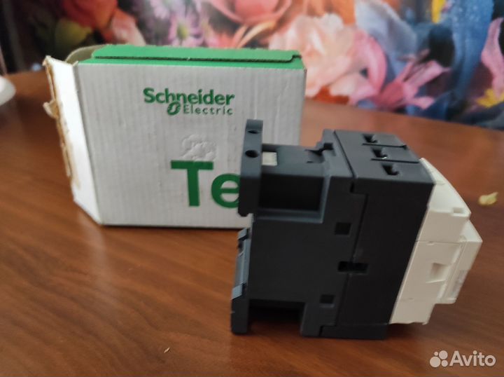 Контактор Schneider Electric TeSys LC1D 3P 12А 400