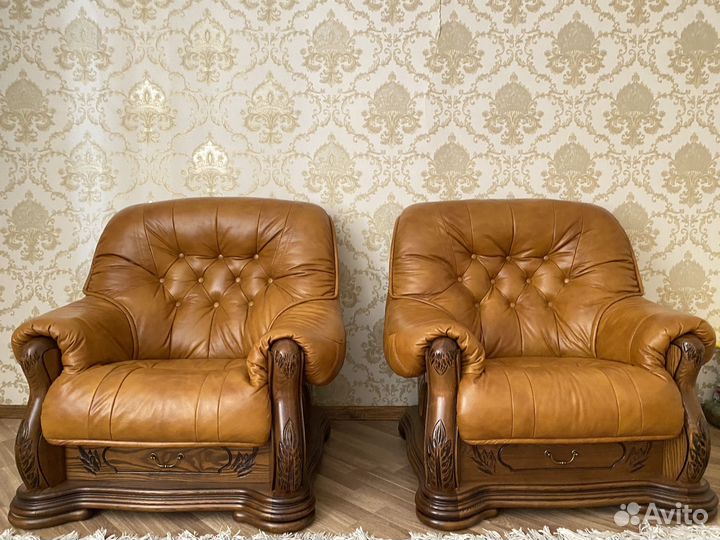 Кожаный диван