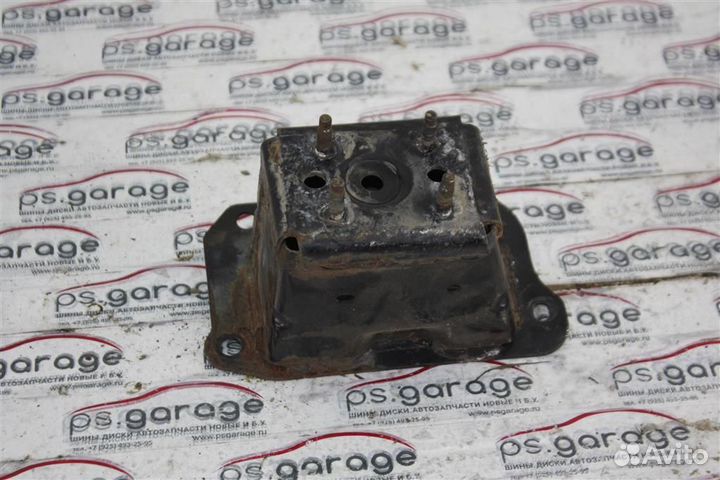 Кронштейн усилителя переднего бампера правый Niss