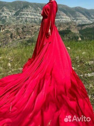 Летящее платье со шлейфом прокат