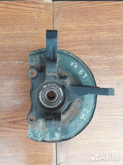 Поворотный кулак правый Mitsubishi Lancer 9