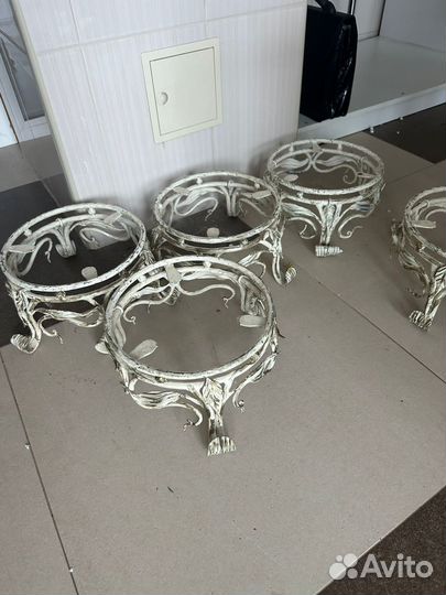 Подставка для цветов металлическая