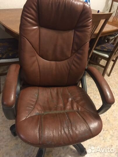 Кожаное кресло бу