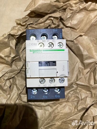 Schneider Electric контактор LC1D32M7 220V