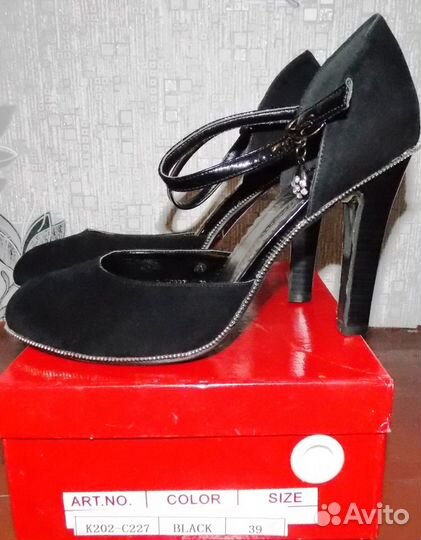 Продам новые черные туфли