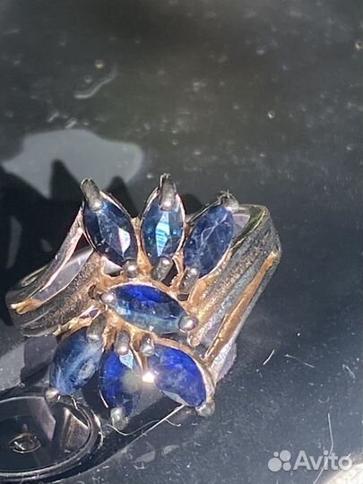 Серебряное кольцо с сапфирами