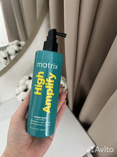 Спрей для прикорневого объема maxrix новый