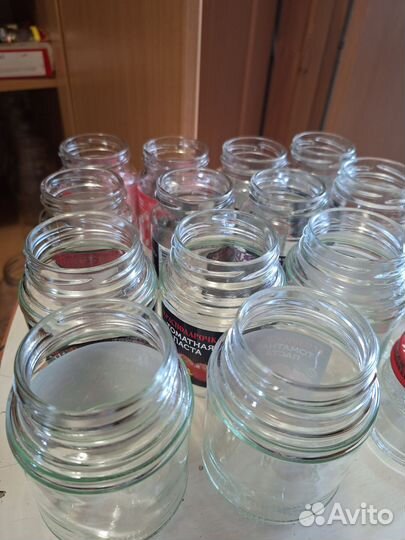 Бесплатно отдам банки разные