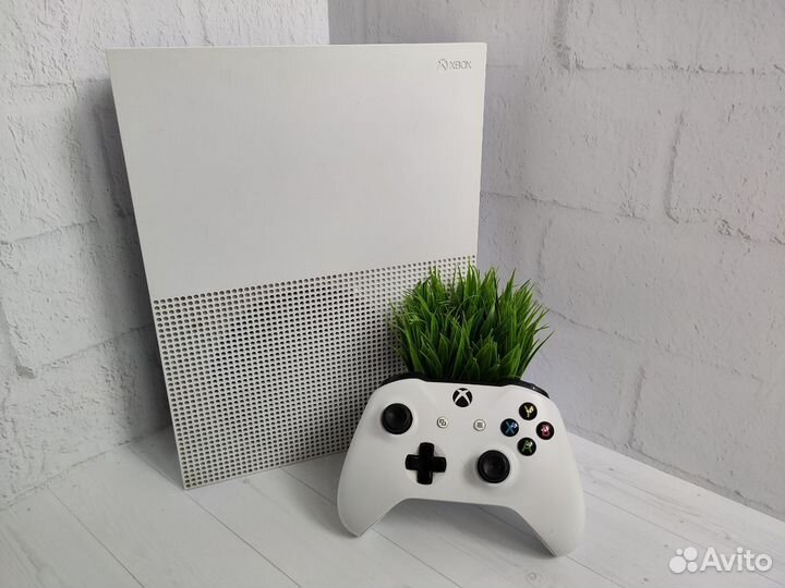 Xbox one s 500 gb + 1 геймпад + подписка