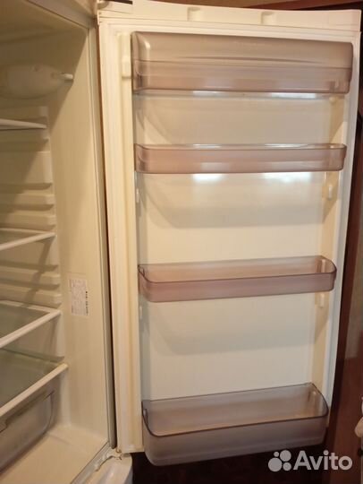 Холодильник бу ariston