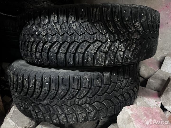 Bridgestone Blizzak Spike-01 185/65 R15 88T
