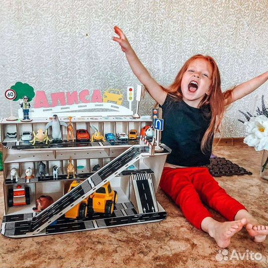 Деревянная парковка - гараж для машинок