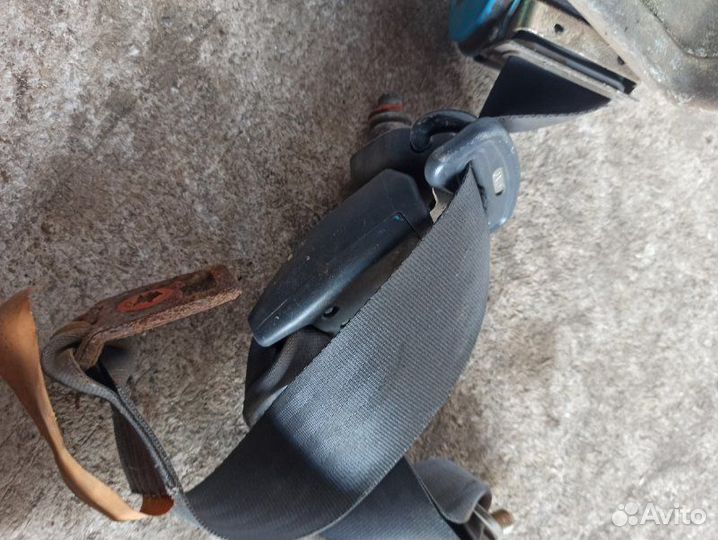 Ремень безопасности задний левый Subaru Legacy B10