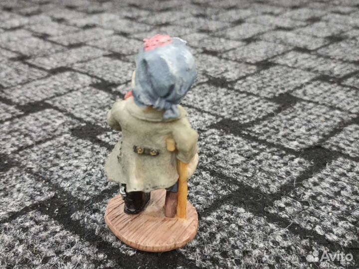 Статуэтка фигурка декоративная Мальчик нищий