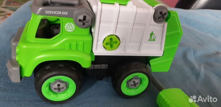 Большой набор инструментов и машинка