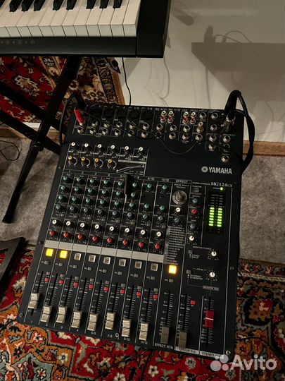 Диджейский пульт микшер