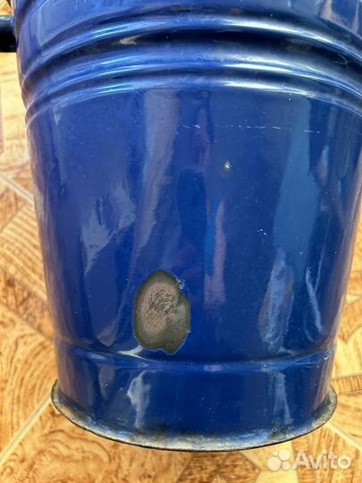 Эмалированное ведро с крышкой