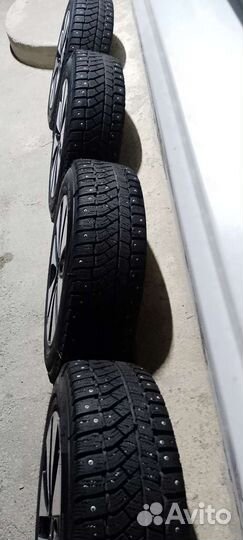 Accelera Beta 10/11.5 R15 и 6.25/65 R15 77L