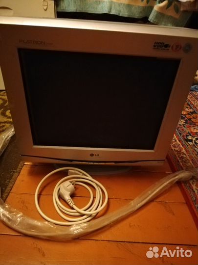 Монитор LG Flatron F700P