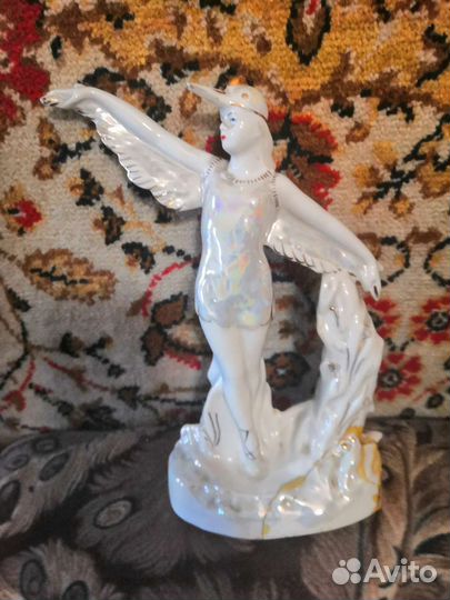 Статуэтка фарфор. 