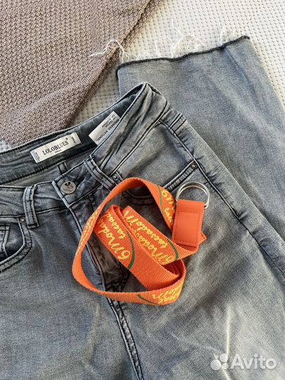 Женские джинсы клеш с разрезами