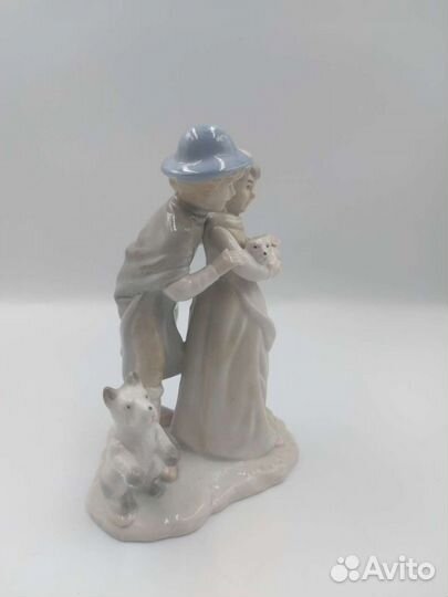 Фарфовая статуэтка Семейная пара с собаками