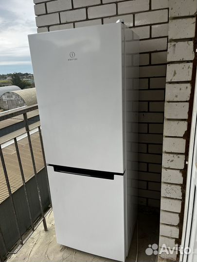 Холодильник Indesit