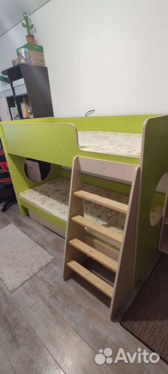 Двухъярусная кровать 