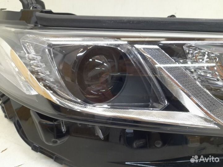 Фара правая Toyota Camry 70 2017-2021