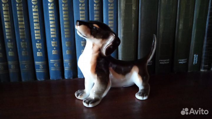 Фигурка фарфоровая такса лфз 1970 год