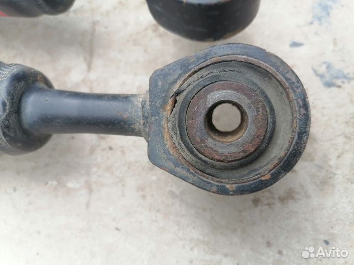 Передние стойки Toyota land cruiser 200