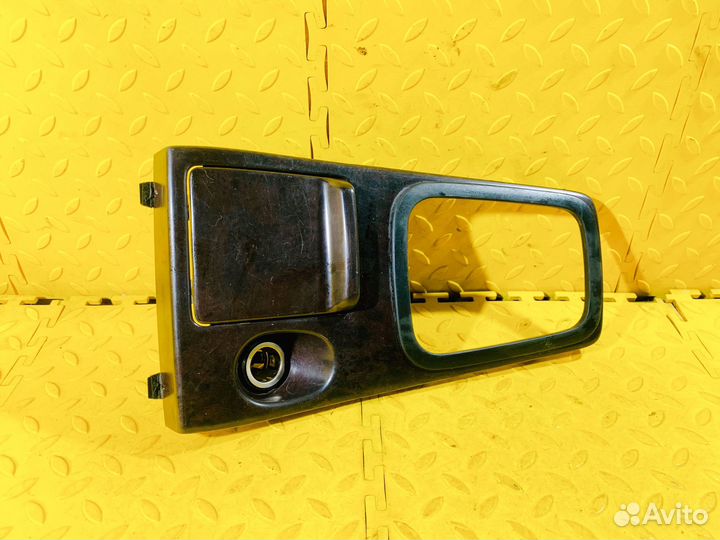 Накладка консоли кпп+пепельница Nissan Bluebird