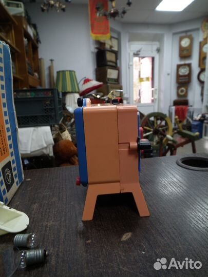 Кинопроектор игрушка времен СССР