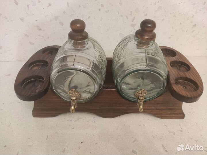 Бар, боченки для розлива напитков