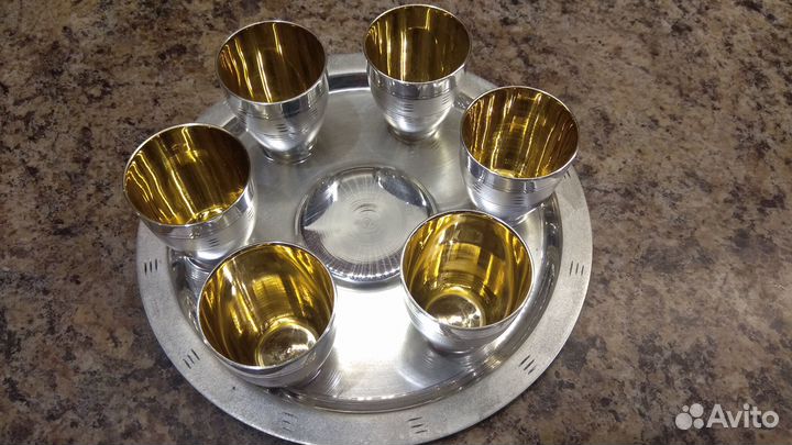 Набор мельхиоровых рюмок на подносе