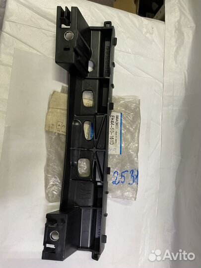 Mazda EH4450161D Кронштейн левый под фарой бампера