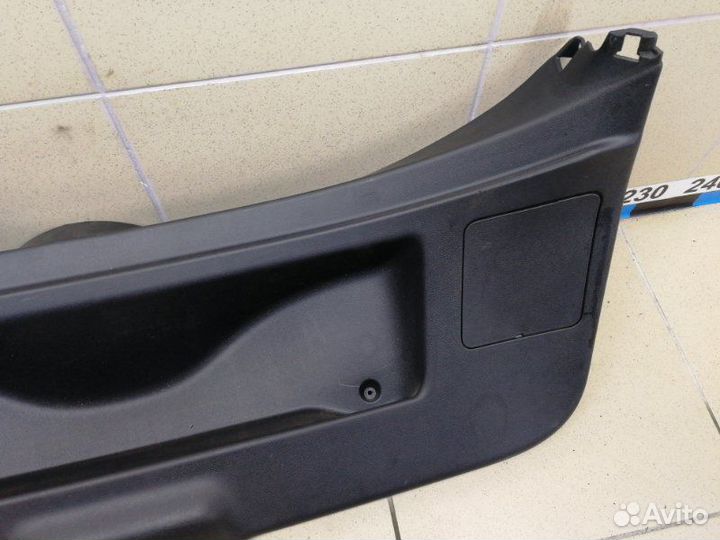 Обшивка двери багажника задняя Renault Megane 3