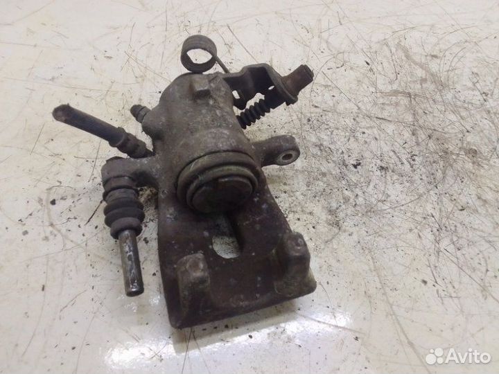 Тормозной суппорт задний правый Opel Zafira B 2008