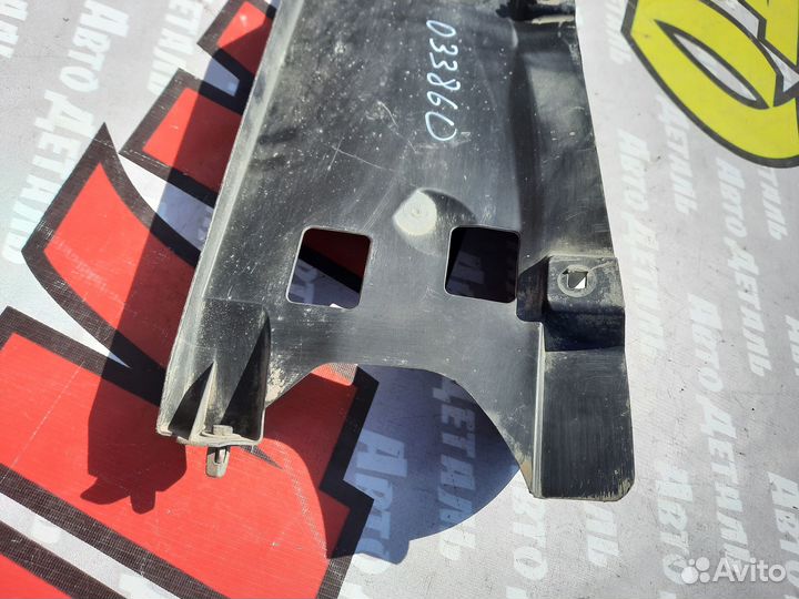 Защита Пыльник заднего бампера правый Toyota LC200