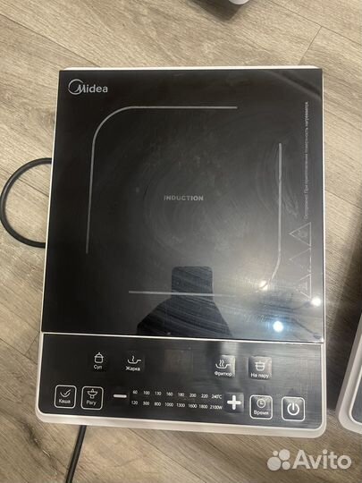 Индукционная плитка Midea