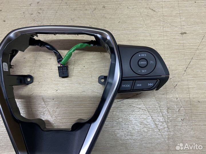 Блок кнопок руля Toyota Camry 75